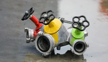 Около 60 человек эвакуировали из ТЦ на юго-западе в Москвы из-за возгорания