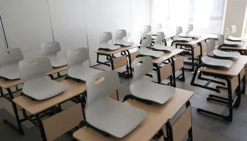 Кнопка SOS для вызова экстренных служб появится у учителей в России Кнопка SOS для вызова экстренных служб появится у учителей в России