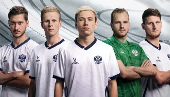Сборная России по футболу показала новый комплект формы игроков