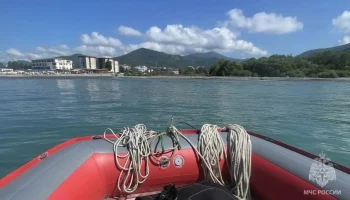 Водолазы нашли тело мальчика, которого унесло в море течением горной реки в Сочи