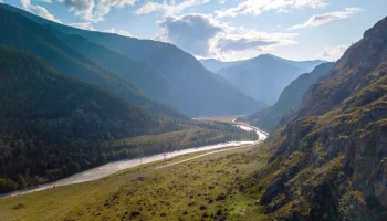 Туристическая группа попала под камнепад на Алтае