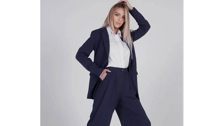 Как правильно подобрать брючный костюм на весну: советы дизайнера