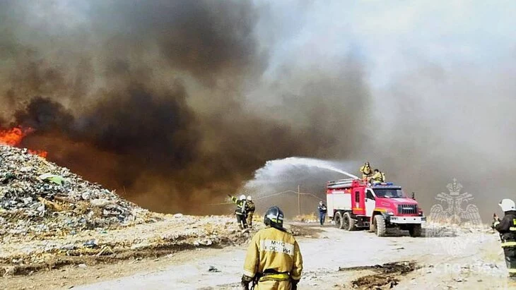 Площадь пожара на свалке в Нижегородской области увеличилась до 10 тыс "квадратов" Площадь пожара на свалке в Нижегородской области увеличилась до 10 тыс "квадратов"