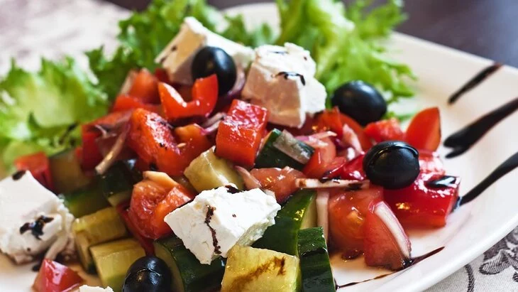 Несколько человек отравились салатами из пекарни под Волгоградом Несколько человек отравились салатами из пекарни под Волгоградом