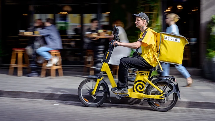 140 тысяч рублей в месяц — и это не предел: почему зарплаты курьеров в России будут расти 140 тысяч рублей в месяц — и это не предел: почему зарплаты курьеров в России будут расти