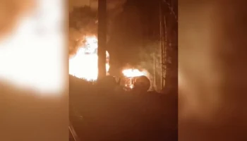 Десять пассажирских поездов задерживаются из-за пожара в Свердловской области