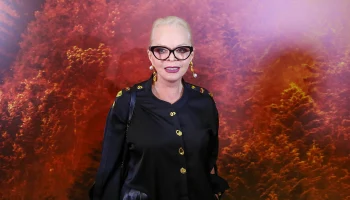 Обманутая мошенниками Лариса Долина стала лицом жилищной лотереи