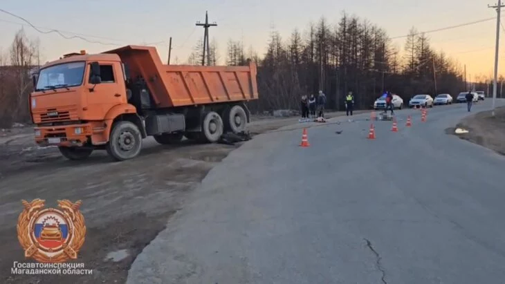 Нетрезвый подросток на мотоцикле врезался в "КамАЗ" под Магаданом Нетрезвый подросток на мотоцикле врезался в "КамАЗ" под Магаданом
