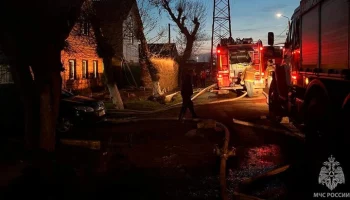 Пожар ликвидирован в бане и на крышах домов в Оренбурге