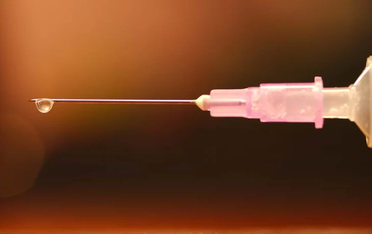 Первую партию препарата от болезни Бехтерева выпустили в России Первую партию препарата от болезни Бехтерева выпустили в России