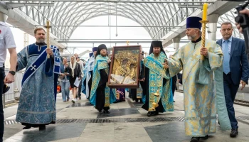 Чудотворную Тихвинскую икону Божией Матери доставили в Москву Чудотворную Тихвинскую икону Божией Матери доставили в Москву