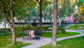 Спортивные площадки и новые прогулочные маршруты обустроили в сквере на западе Москвы