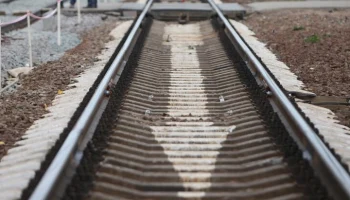 Поезд въехал в "Газель" на переезде в Подмосковье