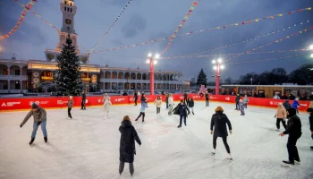 Более 27 тыс человек посетили бесплатный каток на площади Северного речного вокзала