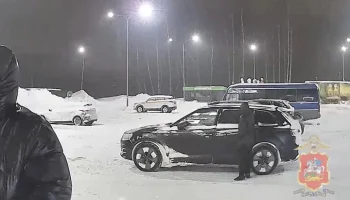 Трое мужчин украли портфель с 10 млн рублей из машины в Подмосковье Трое мужчин украли портфель с 10 млн рублей из машины в Подмосковье