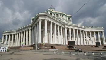 Субботник прошел в Центральном академическом театре Российской армии в Москве