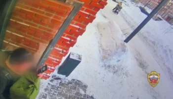 Полицейские задержали курьера, забравшего сейф с 1 млн рублей у подростка в Москве