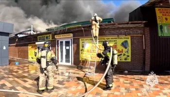 Шесть человек спасли при пожаре на волгоградском рынке