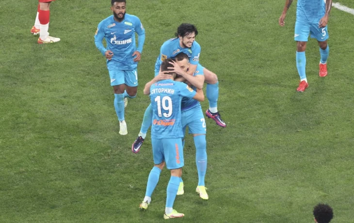 «Зенит» обыграл «Динамо» и вышел в полуфинал пути РПЛ Кубка России «Зенит» обыграл «Динамо» и вышел в полуфинал пути РПЛ Кубка России