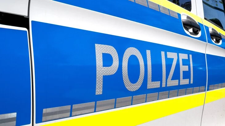 В ФРГ полиция освободила заложников из кафе Starbucks В ФРГ полиция освободила заложников из кафе Starbucks