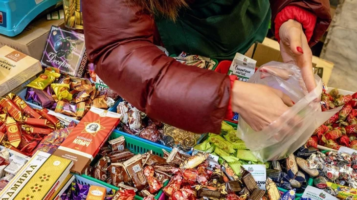 Участница московской ярмарки отправляет на фронт продукты и теплые письма Участница московской ярмарки отправляет на фронт продукты и теплые письма