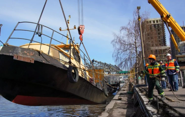 Столичный коммунальный флот начали готовить к открытию навигации Столичный коммунальный флот начали готовить к открытию навигации