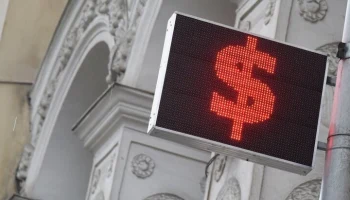 Внебиржевой курс доллара упал ниже 81 рубля