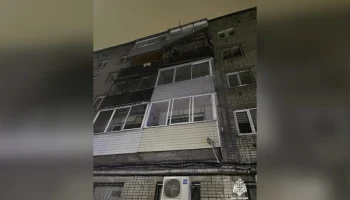 Спасатели эвакуируют жителей дома в Петрозаводске после взрыва бытового газа