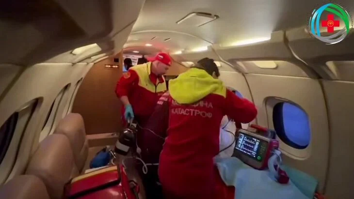 Выброшенную из окна в Уфе девочку отправили спецбортом в московскую больницу Выброшенную из окна в Уфе девочку отправили спецбортом в московскую больницу