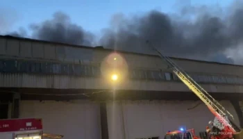 Производственное предприятие загорелось в Ярославле