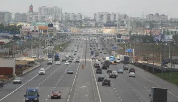 Депутат МГД Метлина и волонтер Раззакова провели автопробег по Юго-Западу Москвы в честь Дня молодеж