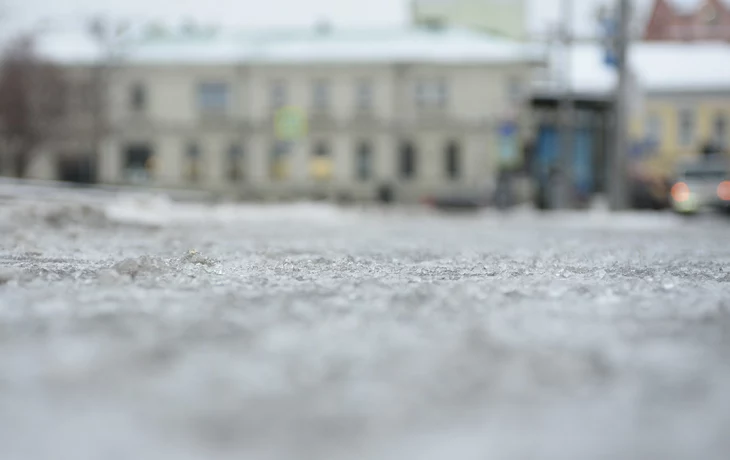 Оранжевый уровень погодной опасности объявлен в Москве из-за ледяного дождя