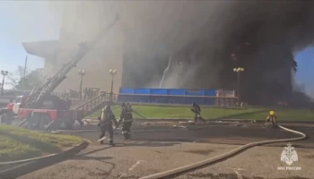 Площадь пожара в театре в Хабаровске возросла до 4 000 квадратных метров