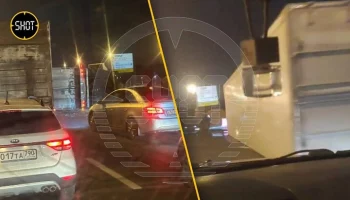 Движение затруднено на МКАД из-за опрокидывания фуры