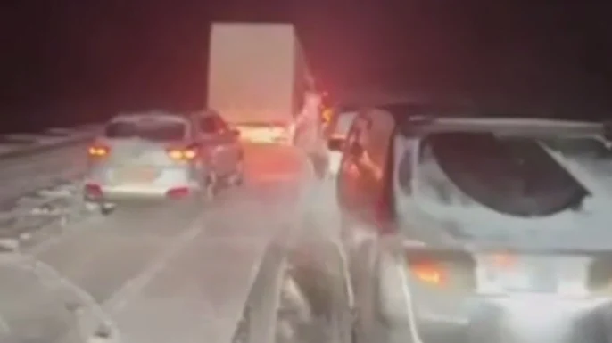 На трассе Ярославль — Москва водители стоят в пробке более восьми часов На трассе Ярославль — Москва водители стоят в пробке более восьми часов