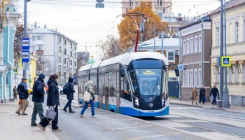 Собянин сообщил о планах обустройства еще 150 приподнятых трамвайных платформ