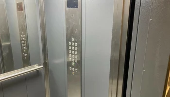 В жилом доме 1999 года постройки на юго-западе столицы заменили все лифтовое оборудование