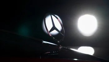 Mercedes оформил знак, который позволит производить и продавать машины в России