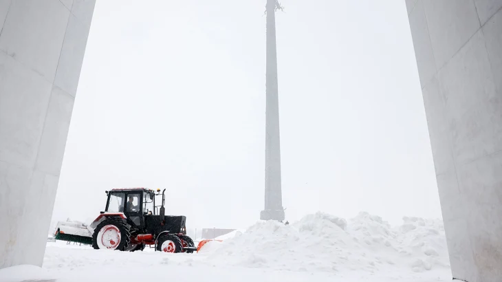 Специалисты городских служб работают в усиленном режиме из-за снегопада Специалисты городских служб работают в усиленном режиме из-за снегопада