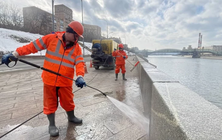 Началась промывка столичных мостов, фонтанов и подземных переходов Началась промывка столичных мостов, фонтанов и подземных переходов