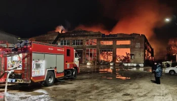 Пожар произошел в здании в Нижнем Новгороде на площади 2 тыс "квадратов"