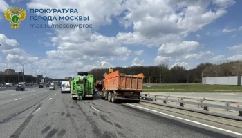 Перевес в 15 тонн выявлен у грузовика, врезавшегося в машины на МКАД