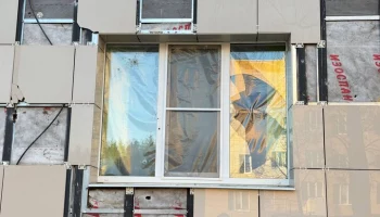 Две женщины пострадали от попадания снаряда в жилой дом в Белгородской области