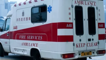 Шесть человек погибли при ударе молнии в павильон в Китае