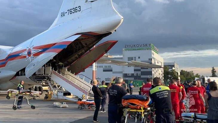 Шесть взрослых и двое детей доставили из Севастополя в Москву в тяжелом состоянии Шесть взрослых и двое детей доставили из Севастополя в Москву в тяжелом состоянии