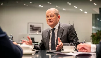 Украинский дипломат Мельник предложил Шольцу пригласить Путина на переговоры