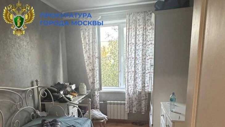 Пятилетний мальчик выпал из окна дома на юге Москвы Пятилетний мальчик выпал из окна дома на юге Москвы