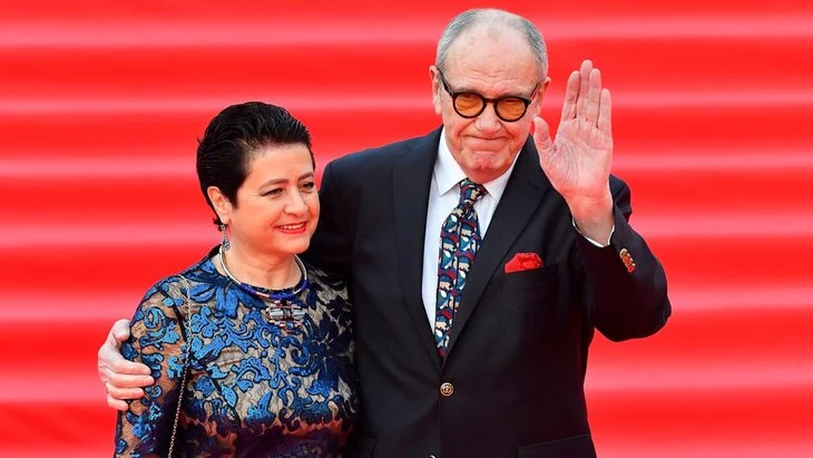 Жена Эммануила Виторгана опровергла слухи о госпитализации актера Жена Эммануила Виторгана опровергла слухи о госпитализации актера