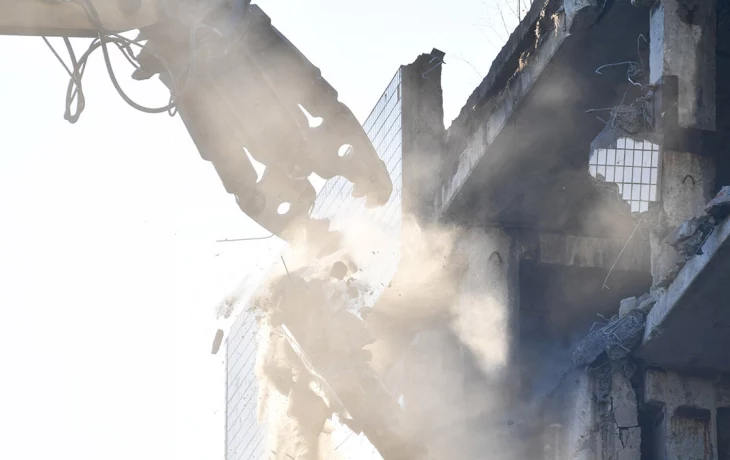 Госинспекция снесла незаконную пристройку к ресторану и три самостроя на юге Москвы