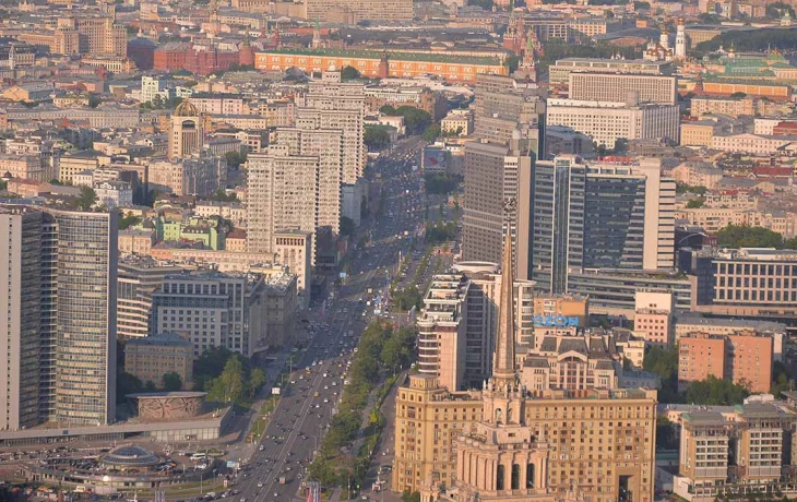 Дома-книжки в Москве окрасили в цвета флага ОАЭ Дома-книжки в Москве окрасили в цвета флага ОАЭ